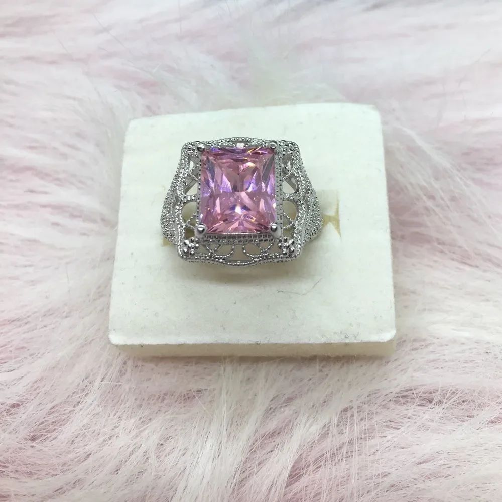 Pink Princess ring‎ 
